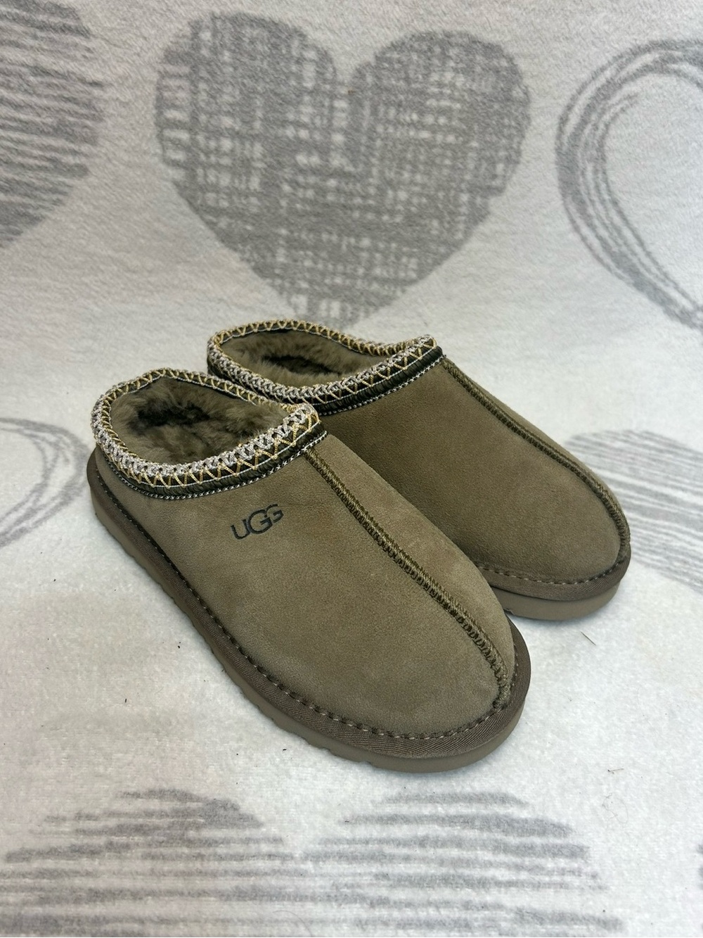 UGG TAZZ /WOMEN SLIPPERS SUEDE HICKORY WOMEN Sz 6 new without tags